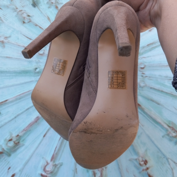 😁FOREVER 21 HEELED BOOTS - Picture 5 of 8